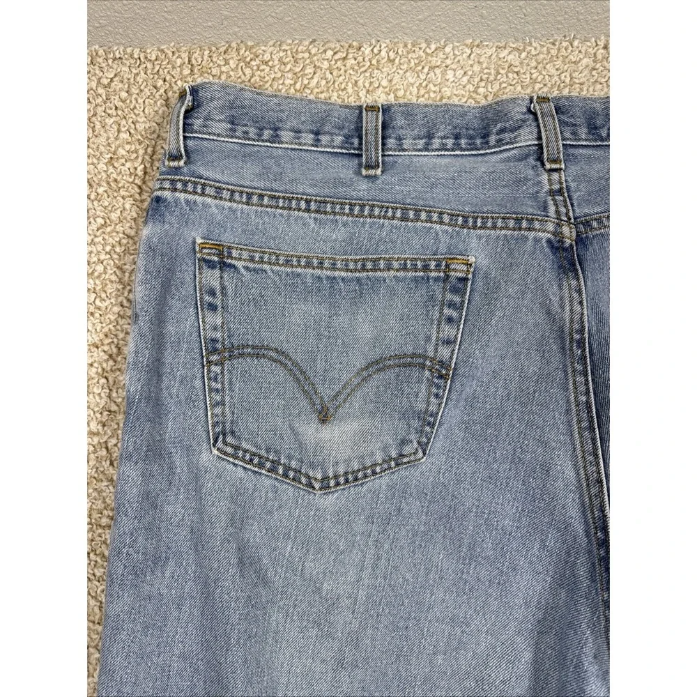 Vintage Levis 560 Comfort Fit Jeans Mens 44x34 Blue Light Wash Denim Western Y2K